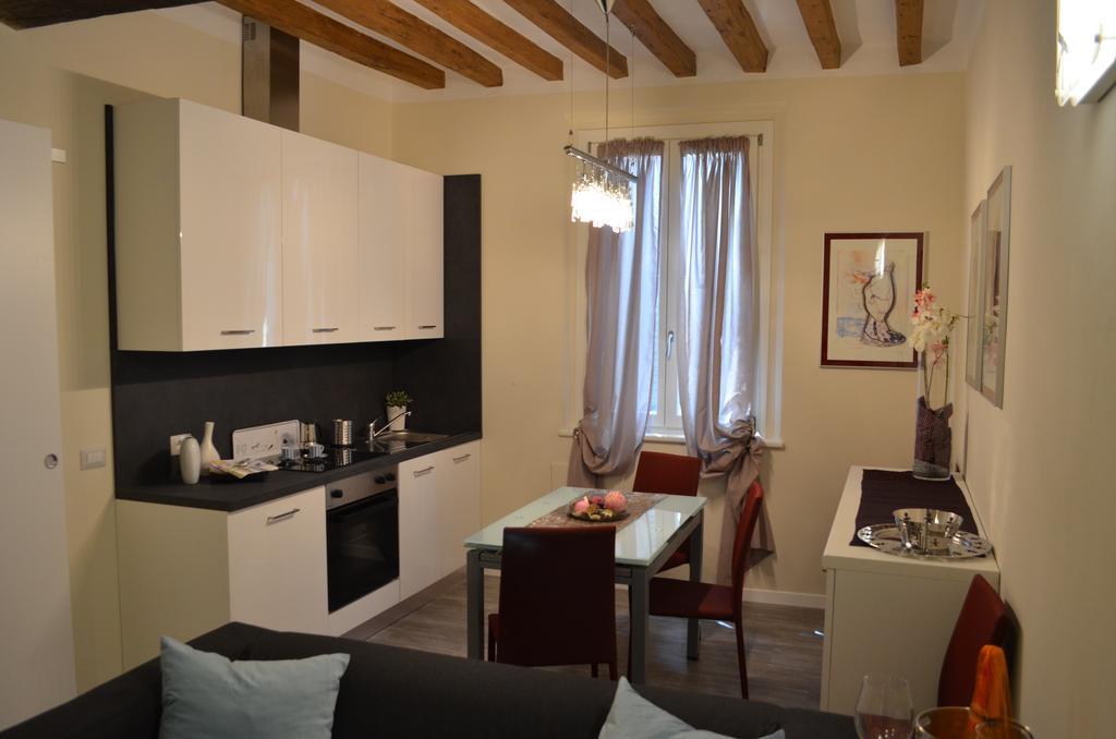 Heart Of Parma Apartment Room photo
